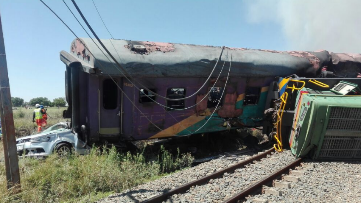 Νότια Αφρική: 14 νεκροί - 100 τραυματίες από σφοδρή σύγκρουση τρένου με φορτηγό 